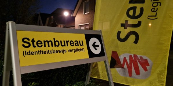 Foto: LIVE | Verkiezingsdag: stembureaus maken zich klaar voor de avonddrukte