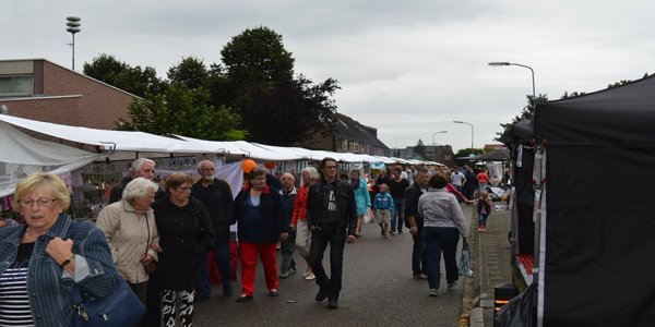 Foto: Boerenmarkt in Doornspijk leek verdwenen, maar Rini Wolf grijpt in: 'Dat kan natuurlijk niet'
