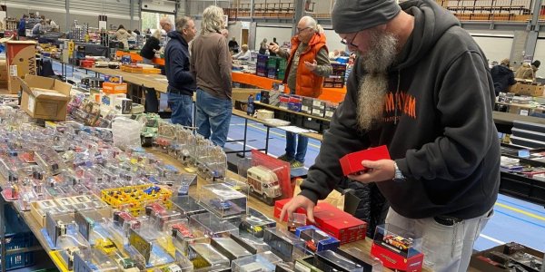 Foto: Veluwse Modelautobeurs op ’t Harde opnieuw drukbezocht